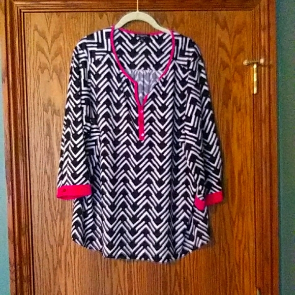 Women's Notations V Button Patterned Top - Picture 1 of 8